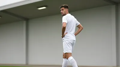 Barrow have loaned midfielder Jack Earing to Hartlepool United for at least a month, weakening their squad ahead of...